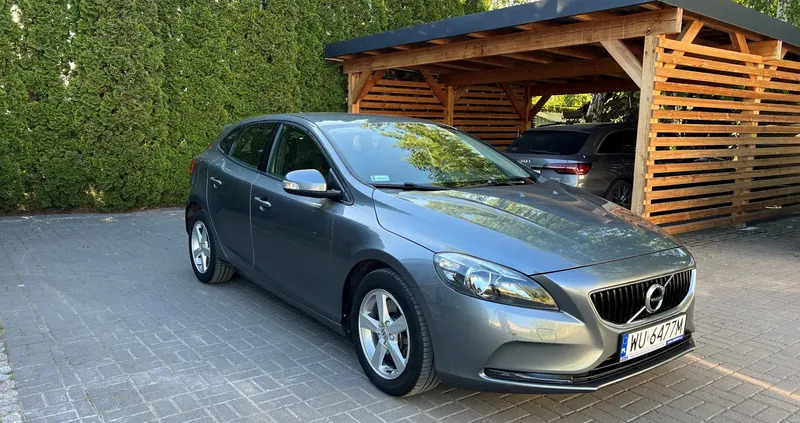 mazowieckie Volvo V40 cena 72000 przebieg: 99986, rok produkcji 2018 z Błonie